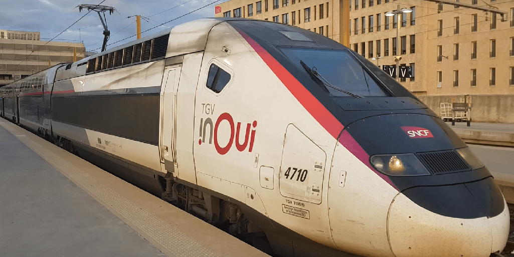 TGV-Duplex mit der Fahrtrichtung Frankfurt am Bahnhof in Marseille