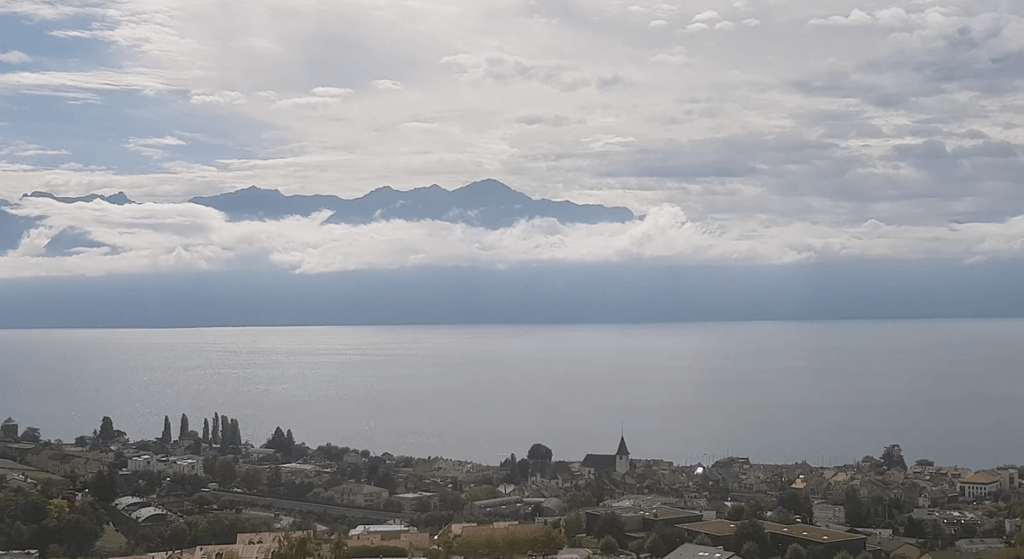 Zugfahren Schweiz: Blick aus dem Zug zum Genfer See