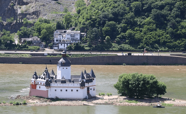 Historische Zollstelle entlang des Rheins 